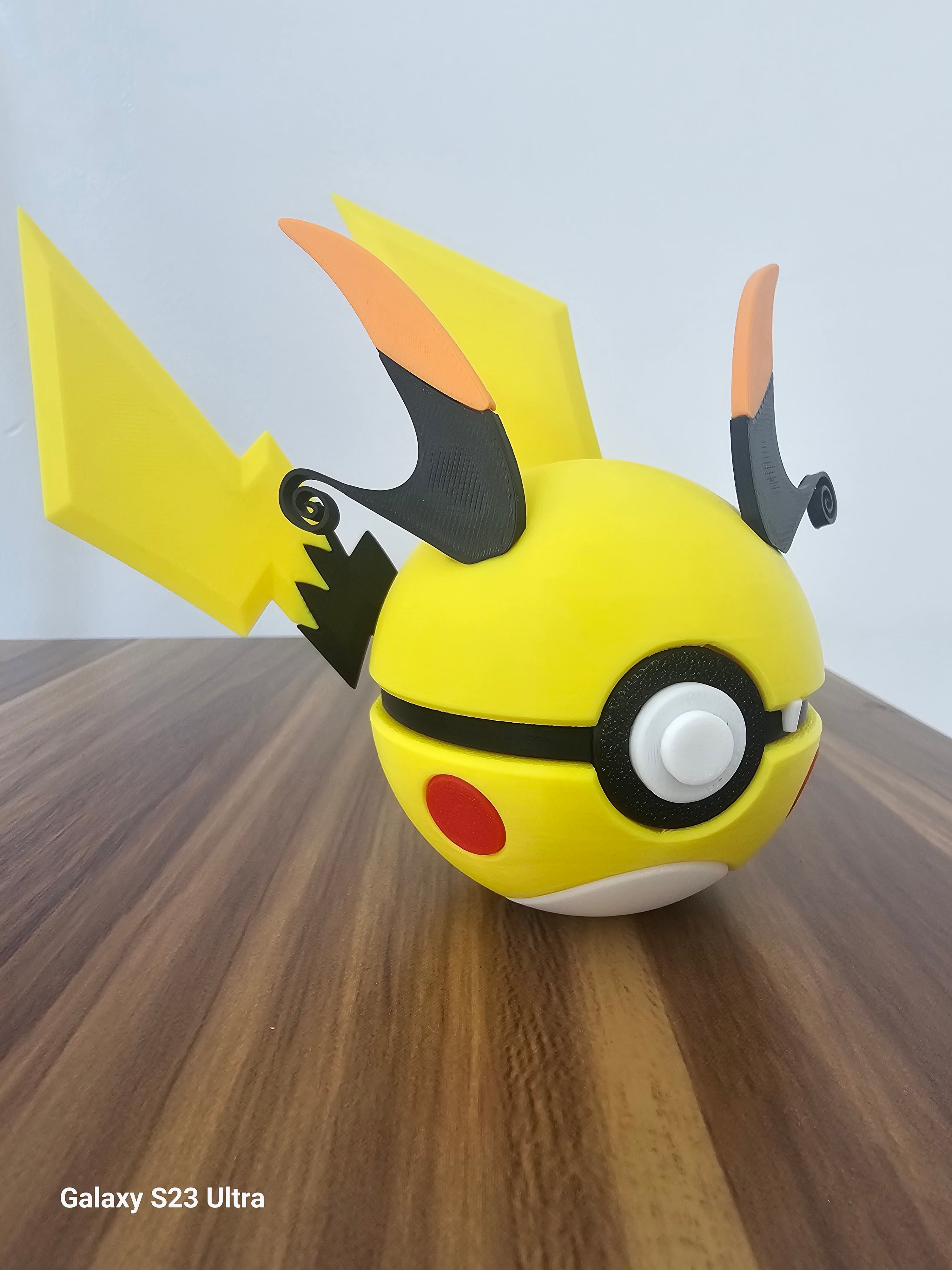 Mega Raichu Pokeball