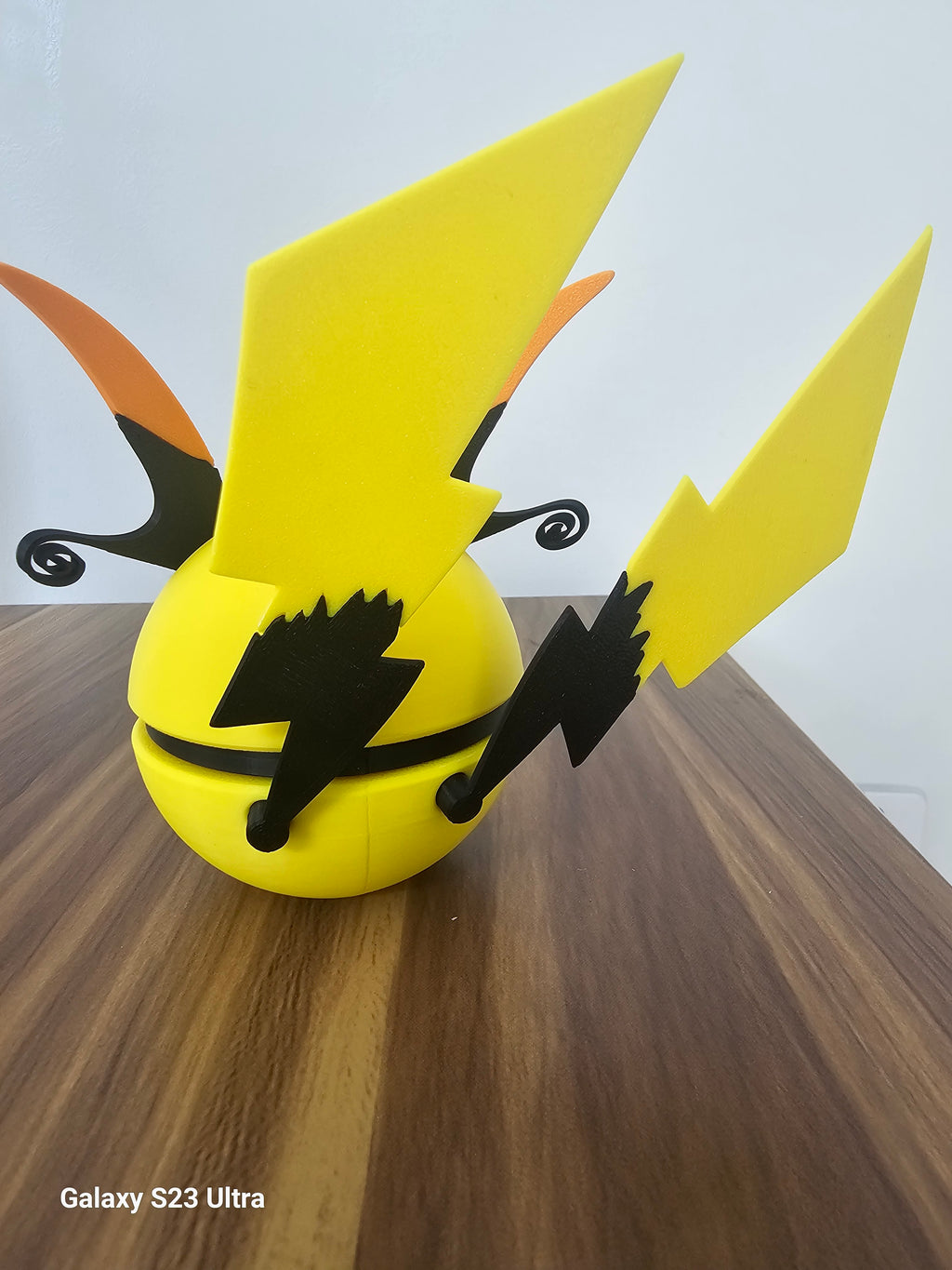 Mega Raichu Pokeball